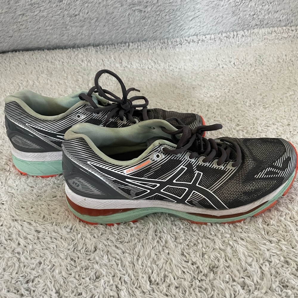 ASICS Gel Nimbus 19 ~ women’s size 8 1/2